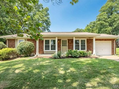 725 La Bonne Pkwy, Manchester, MO, 63021