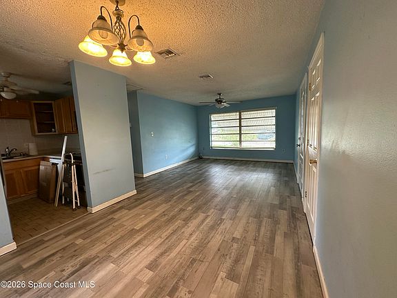 3rd image of 1487 Sherry Ln