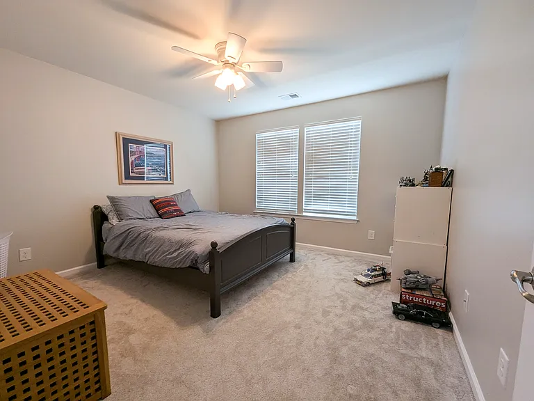 Bedroom 3 - aprox 11.5' x 12.5'