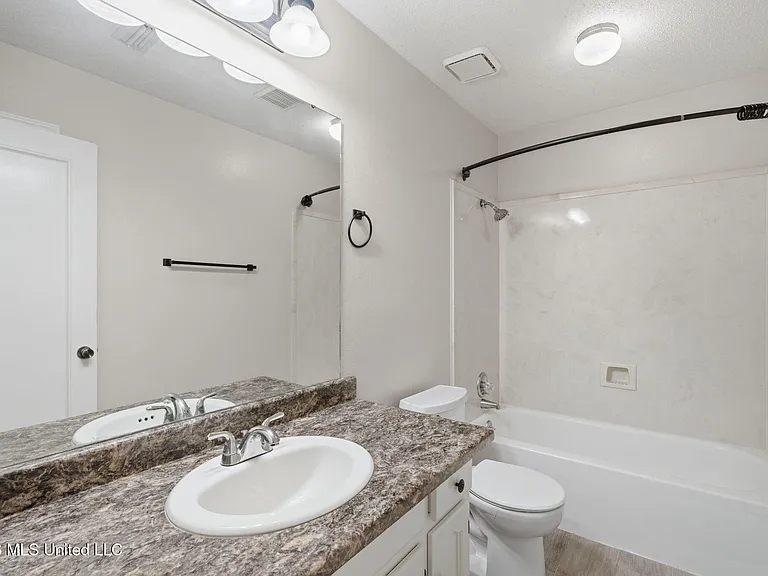 122 Booth Cir — Photo 16