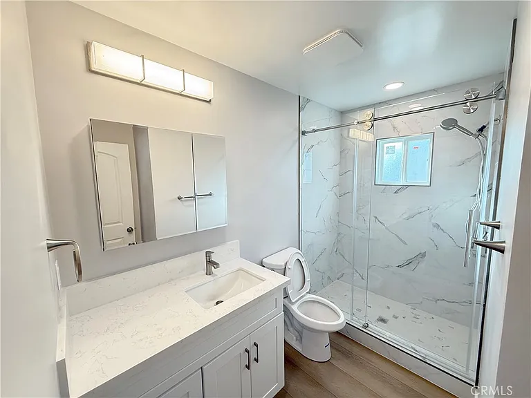 919 E Acacia Ave #L — Photo 4