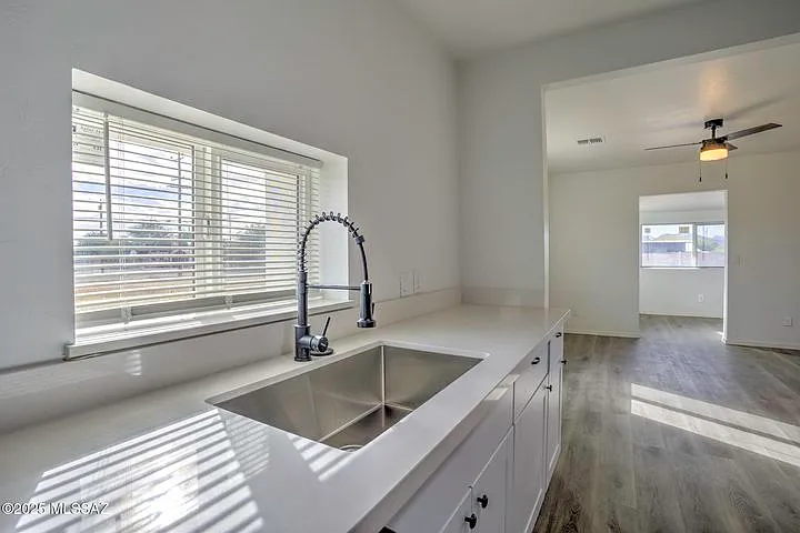 1033 S Fremont Ave — Photo 18