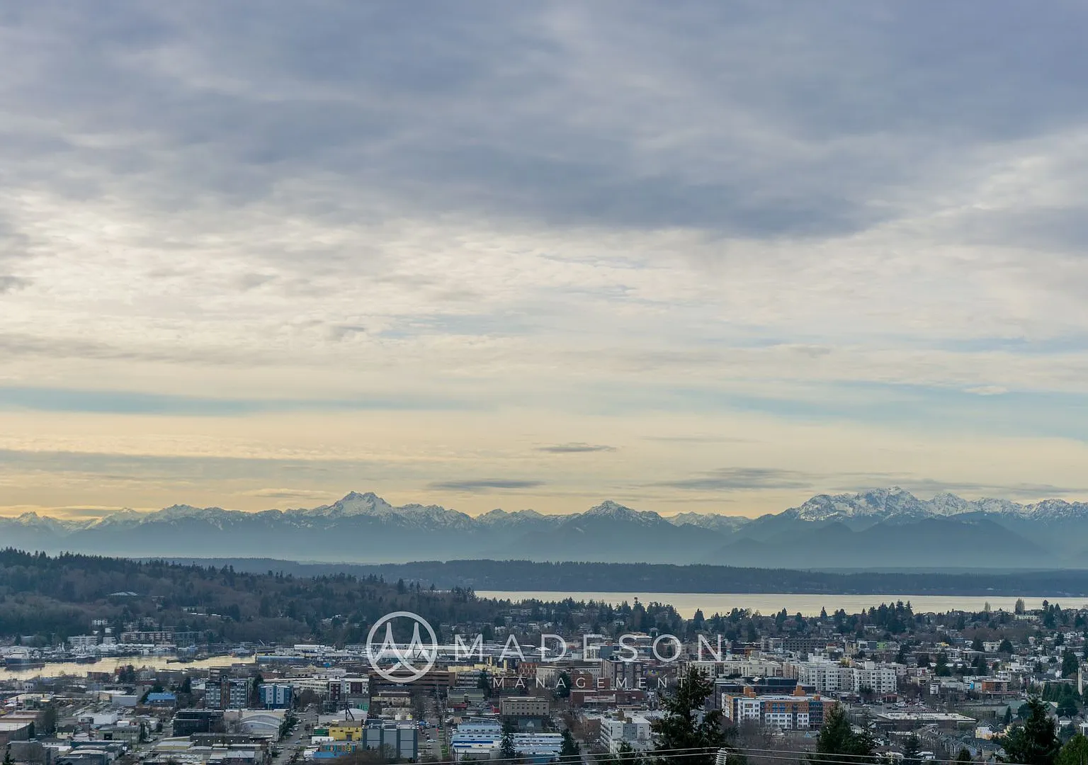 Incredible Water and Mountain Views - Woodland Park Townhouse — Photo 1