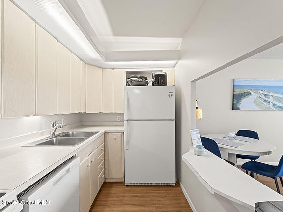 4th image of 2020 N Atlantic Ave #610