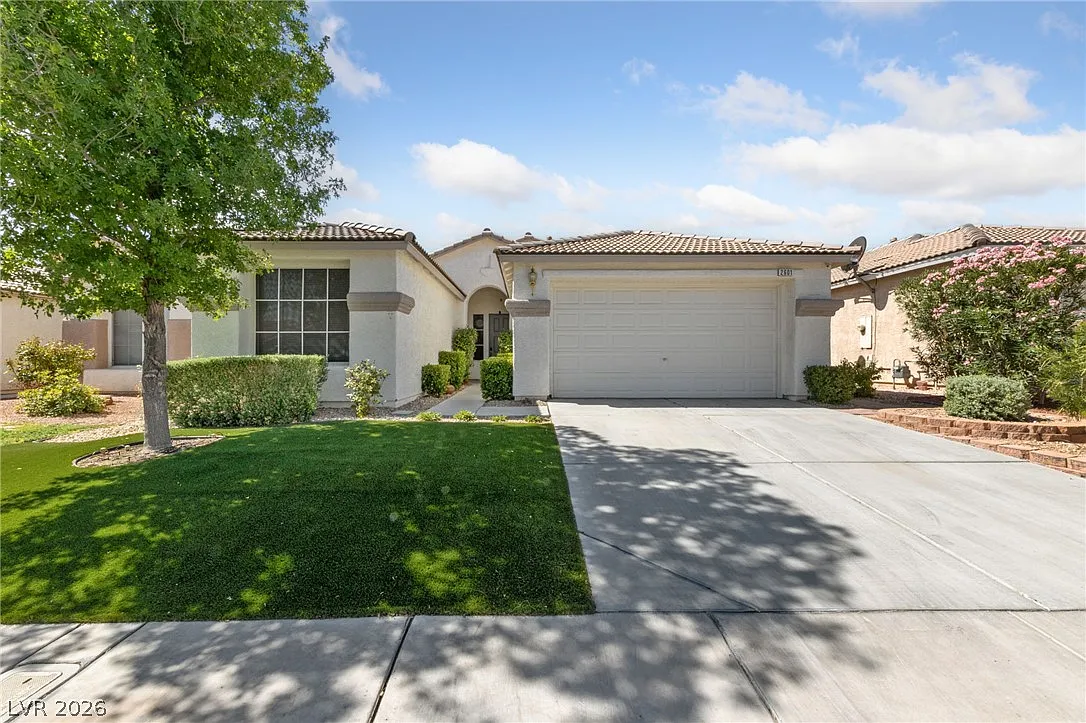 4 bed, 2.0 bath, 1928 sqft, $2,995 — Photo 2