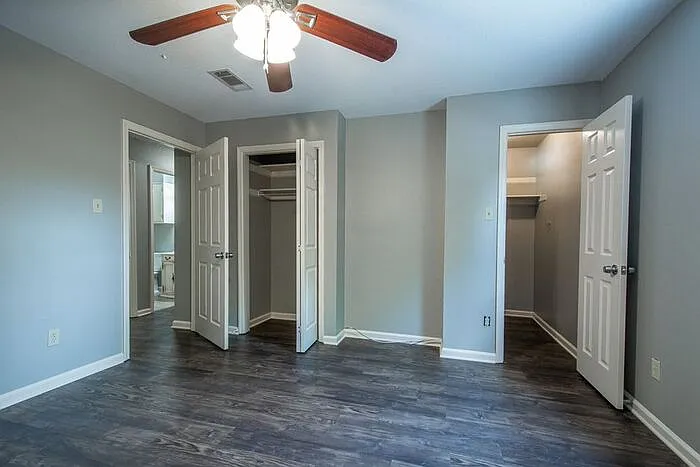 8120 W Markham St #5 — Photo 6