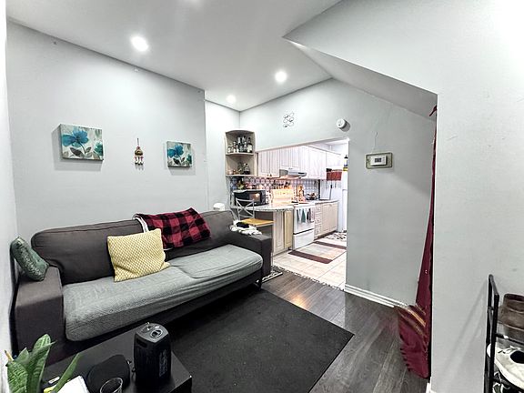 5th image of 560 Bathurst St #101