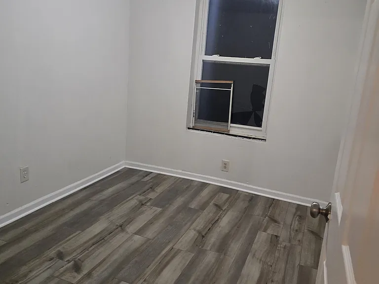 Bracken Woods Ln — Photo 10