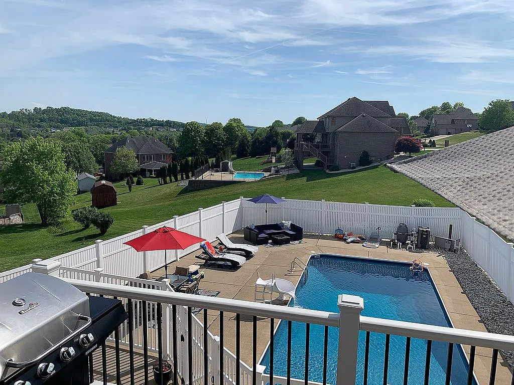 608 Skyline Dr photo 1
