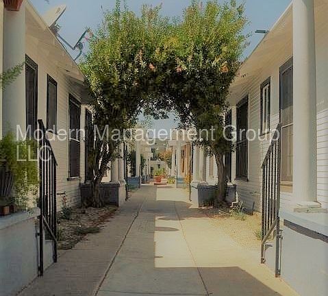3rd image of 2873 Edgehill Dr