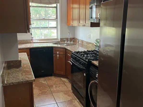 78-05 Park Drive East image 4 of 10