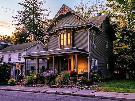 2nd image of 527 Delaware Ave