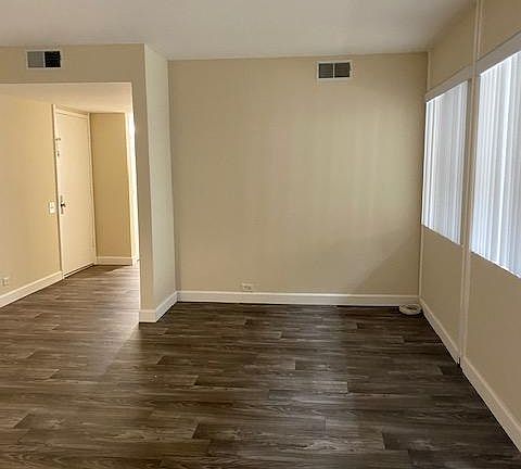 3rd image of 743 El Camino Real APT 5