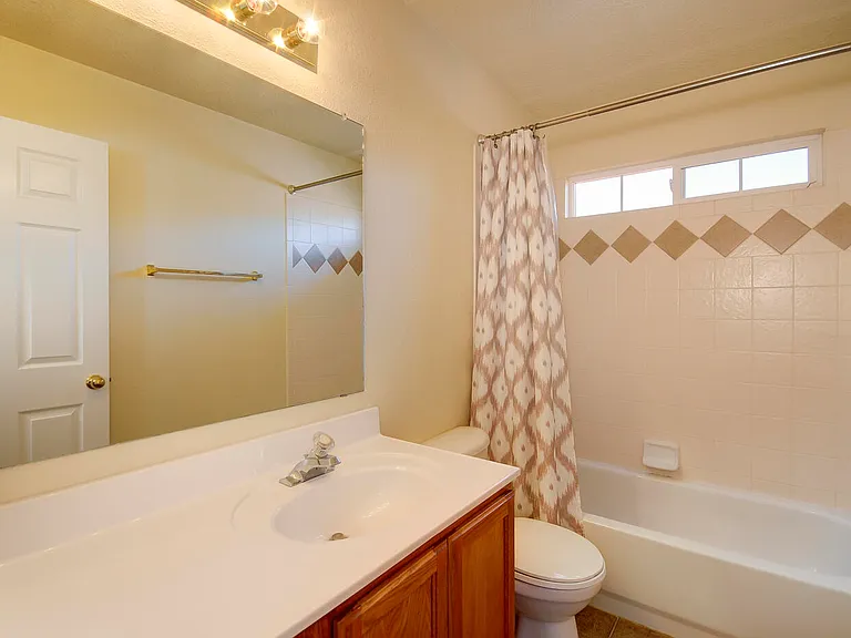 7209 Boxwood Ave NE — Photo 10