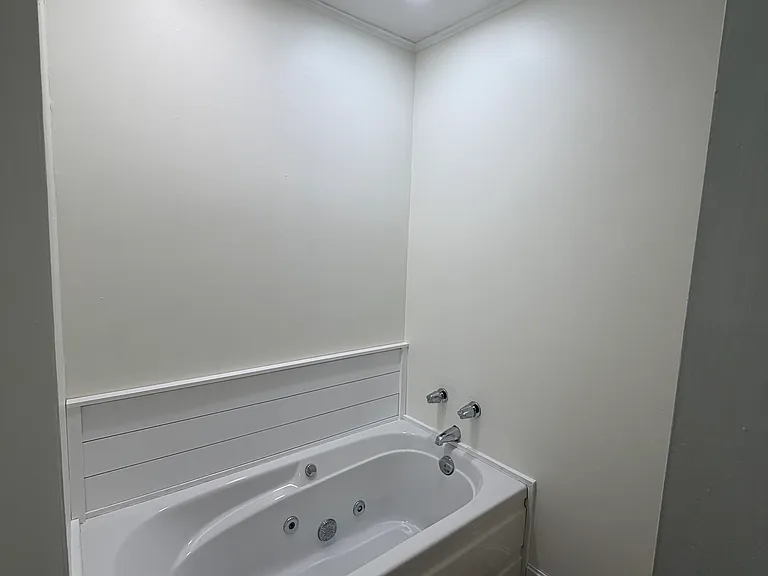 Whirlpool tub