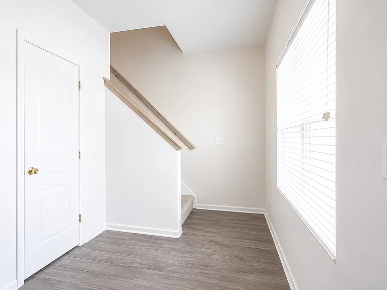 9769 Green Knoll Dr — Photo 2