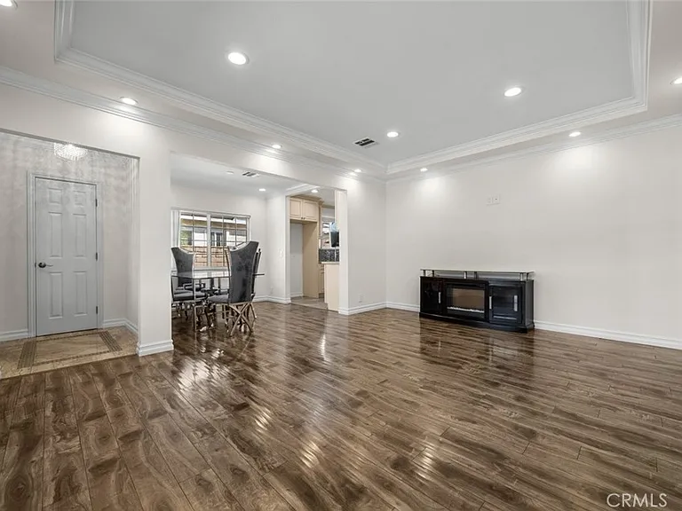 11252 Saticoy St — Photo 7