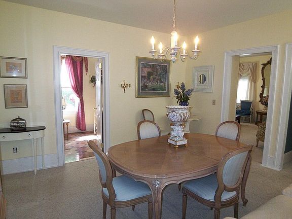 Dining Room - Large enough for dinner parties