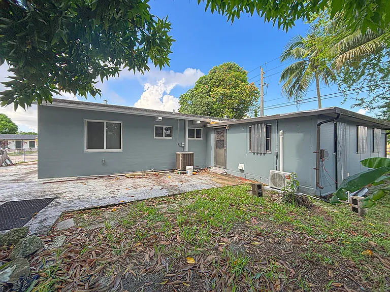 3645 NW 195th Ter — Photo 24