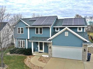 7110 Doubletree Rd NE, Cedar Rapids, IA 52402