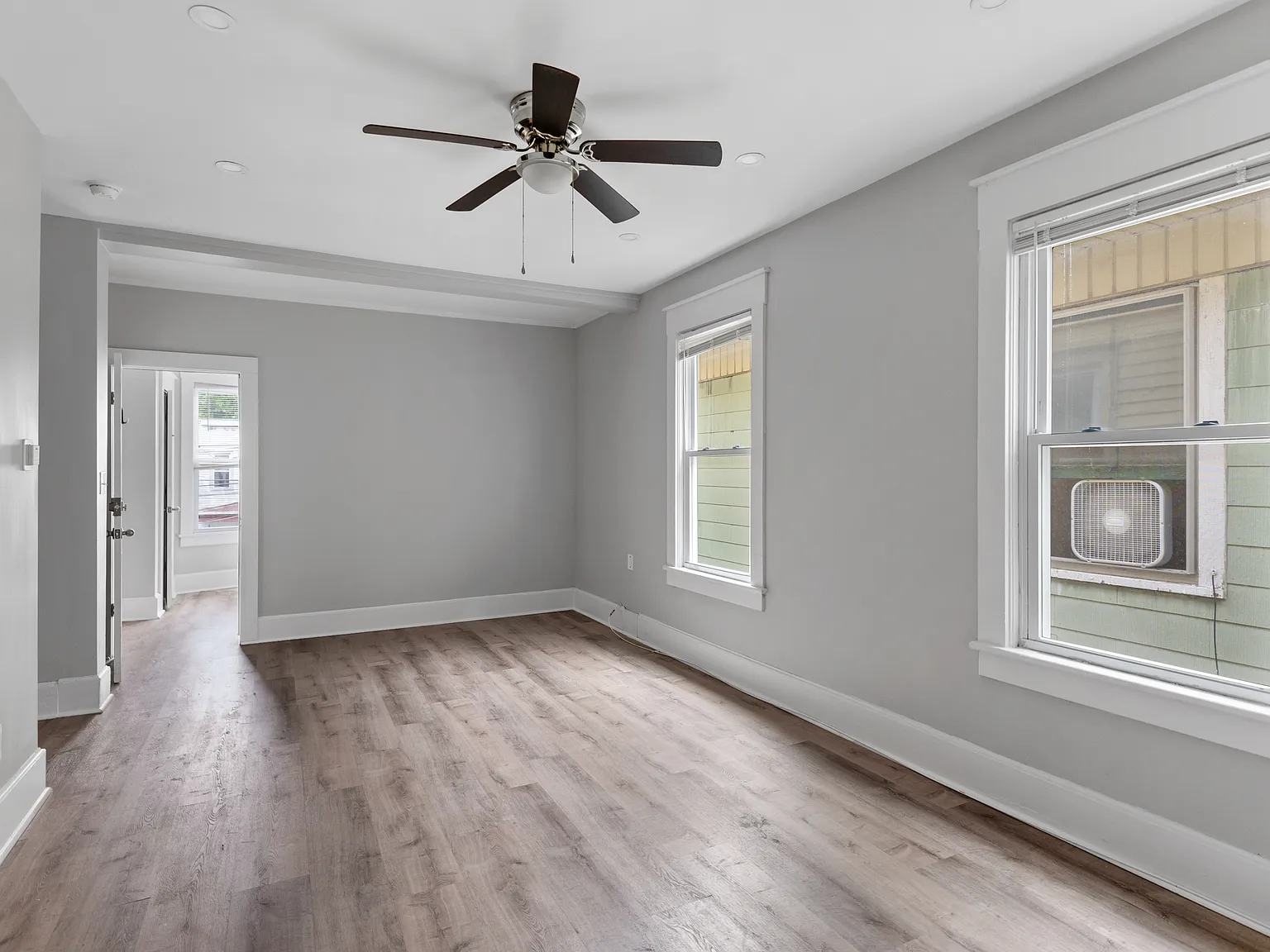 5 bed, 1.5 bath, 1496 sqft, $2,800 — Photo 4