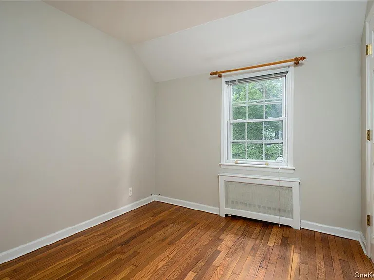 32 Chester Ave — Photo 18