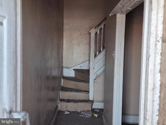 2nd image of 516 N Franklintown Rd