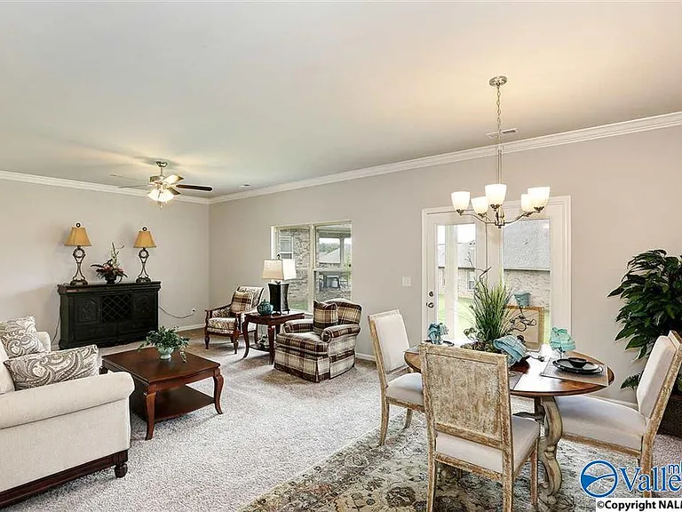 325 Acorn Grove Ln — Photo 3
