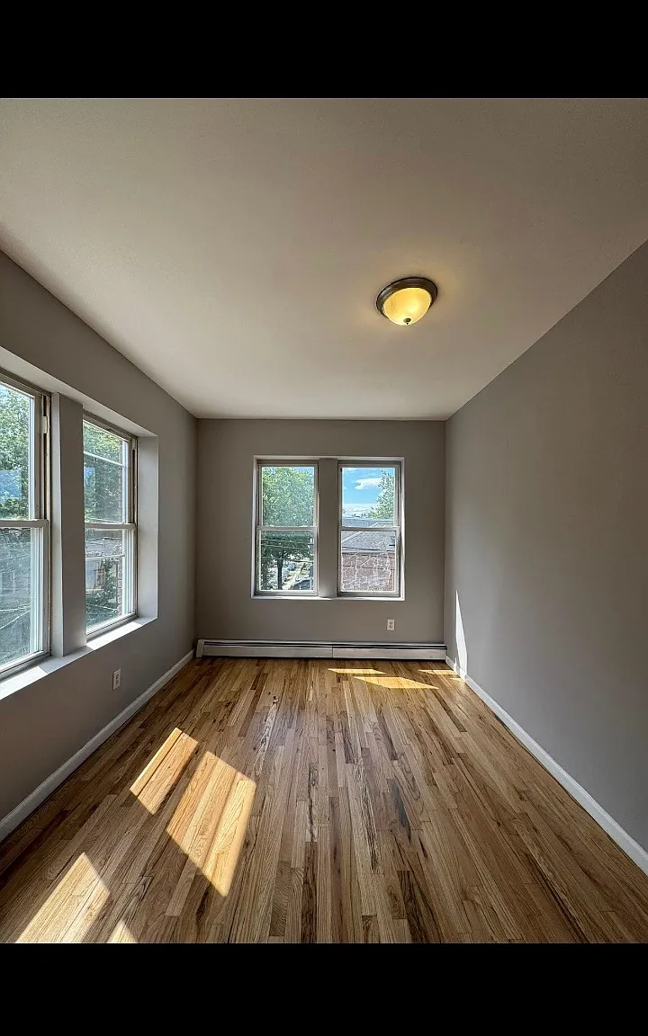 90 Columbia Ave — Photo 4