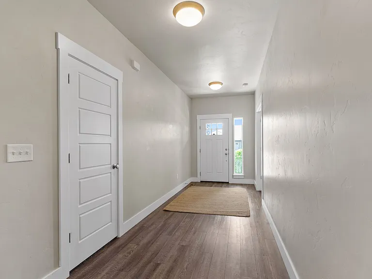 912 Birchton Loop — Photo 4
