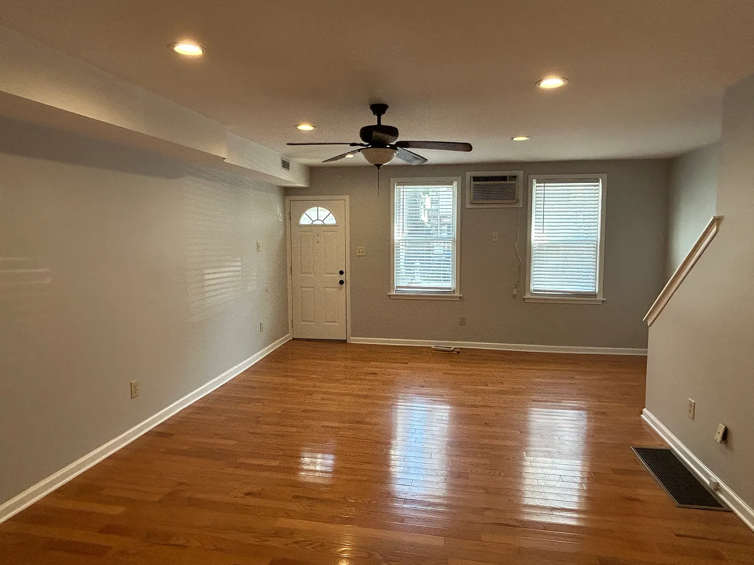 4 bed, 1.5 bath, 1343 sqft, $3,100 — Photo 2