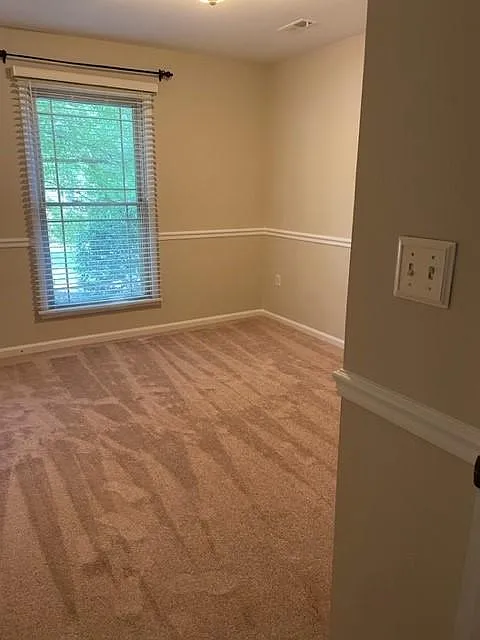 3 bed, 1728 sqft, $2,450 — Photo 4