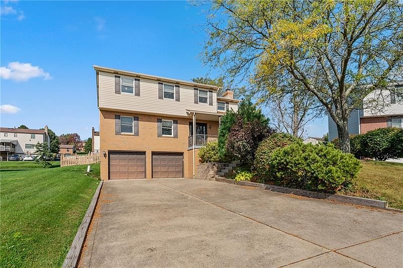 1st image of 25 Roseanne Cir