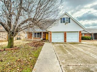 900 Cooper Ln, Yukon, OK 73099