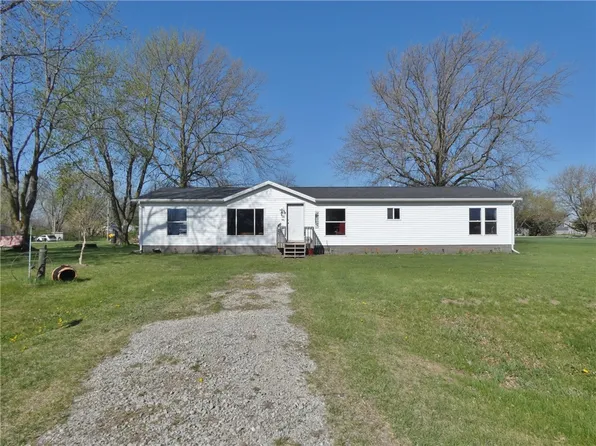 165 Langstraat Ln, Knoxville, IA 50138