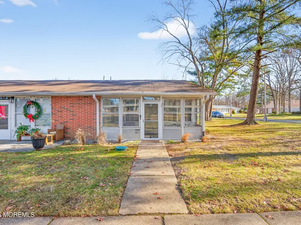 110F Edinburgh Lane, Lakewood, NJ 08701