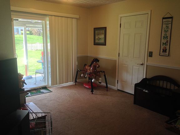 3rd image of 206 Carper Ln