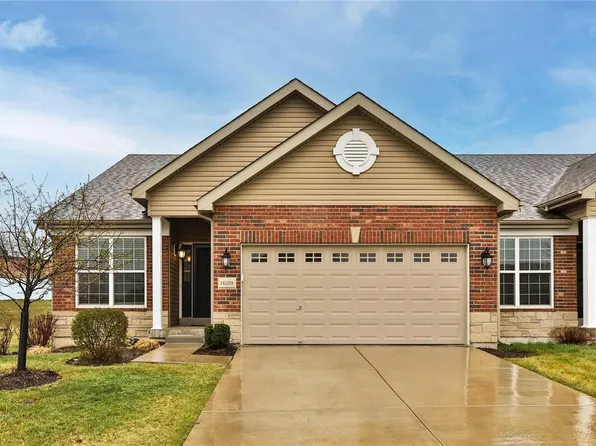 16208 Amber Vista Dr, Ellisville, MO 63021