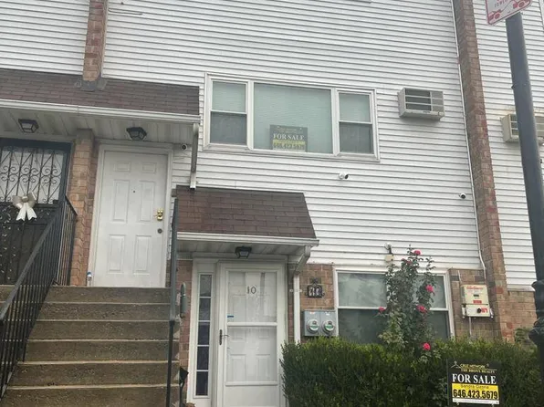 10 Dune Ct, Bronx, NY 10473