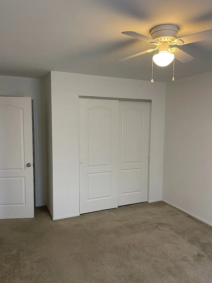St Regis Apartments — Photo 4
