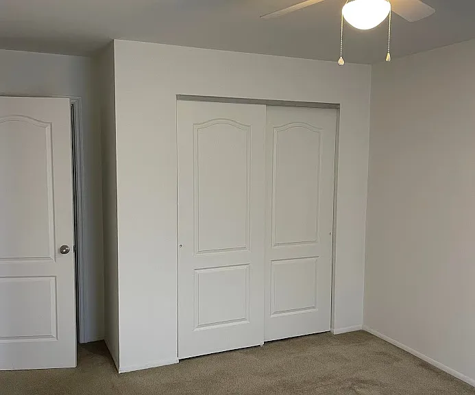 St Regis Apartments — Photo 4