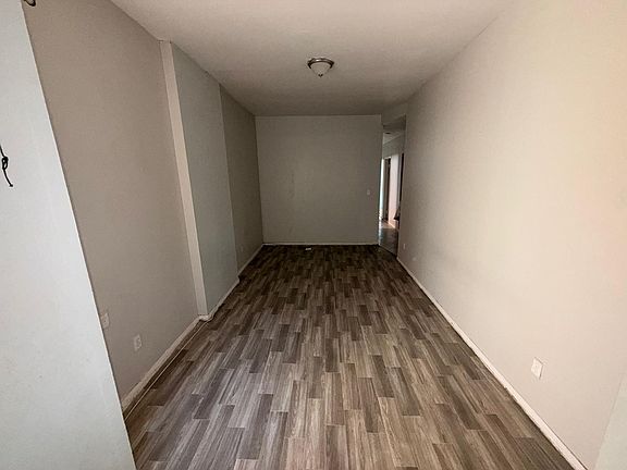 4th image of 1749 Melville St #1