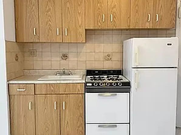 1366 York Avenue image 1 of 5