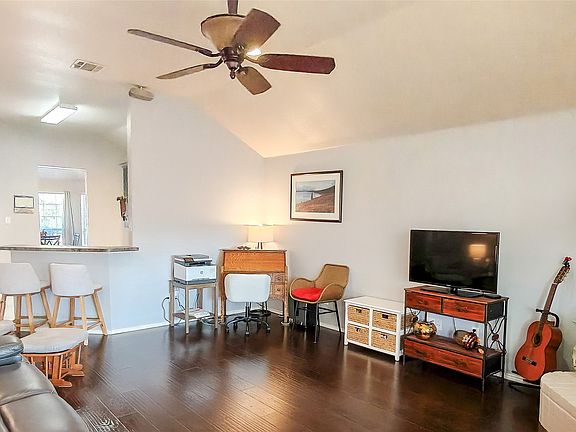 2nd image of 10820 Middleglen Rd