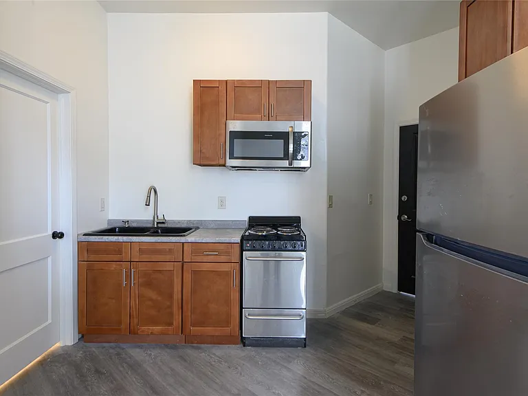 4705 Lyons Ave #2 — Photo 1