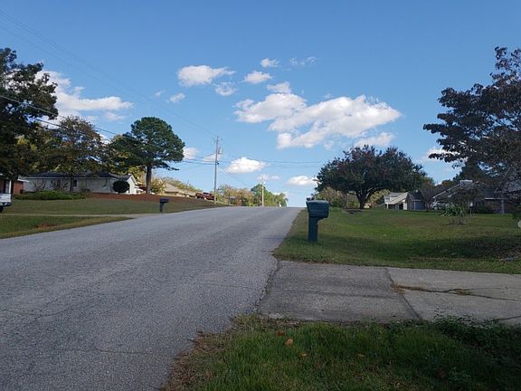 4th image of 215 Lee Road 850