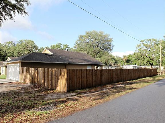 3rd image of 1664 Lake Ln