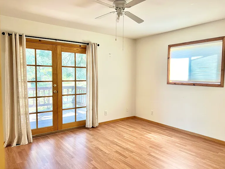 14700 Voltaire Dr — Photo 23