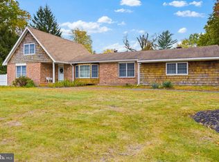 1 Hawk Dr, Princeton Junction, NJ 08550