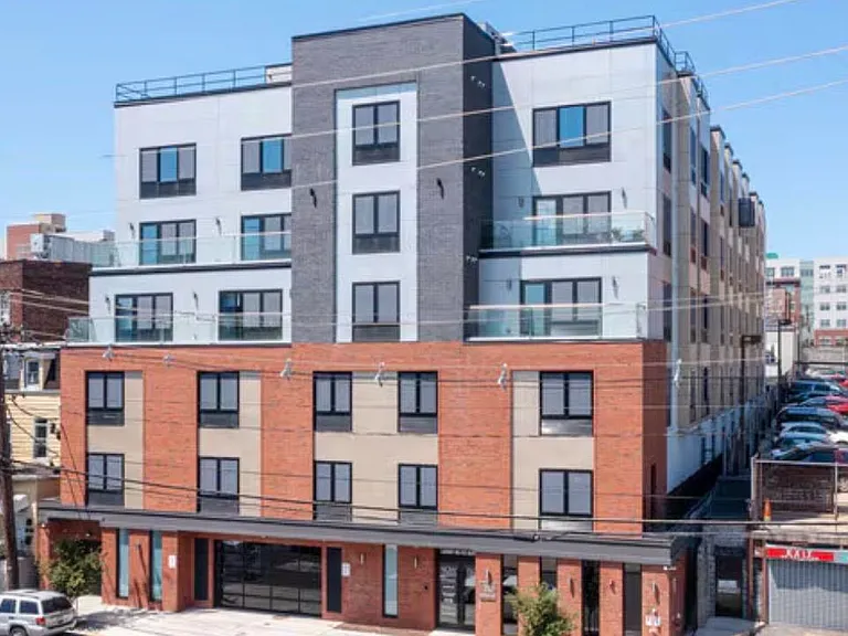 211 Baldwin Ave #506 — Photo 1